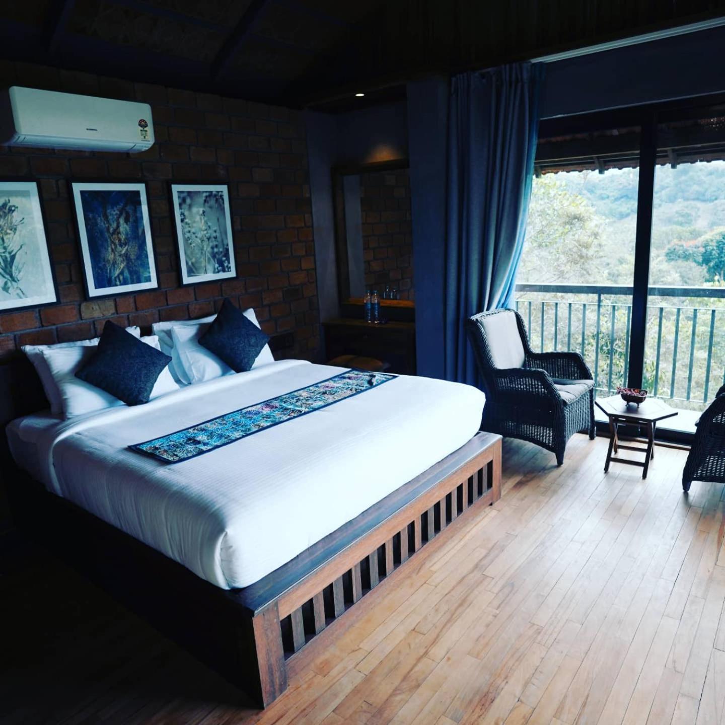 Barsati Ranches Villa ไวทีรี ภายนอก รูปภาพ