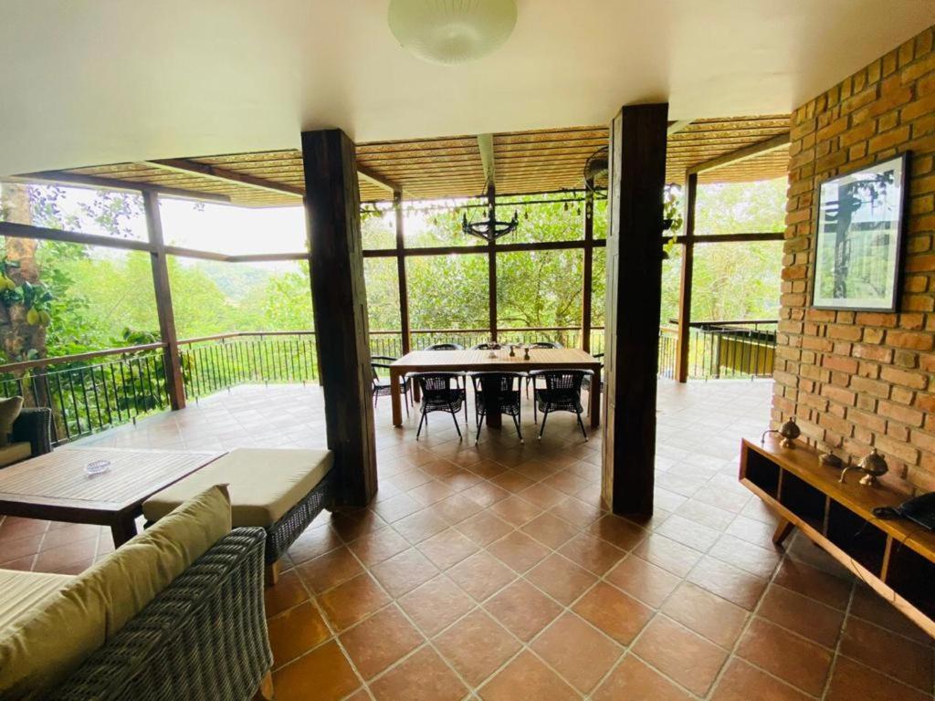 Barsati Ranches Villa ไวทีรี ภายนอก รูปภาพ